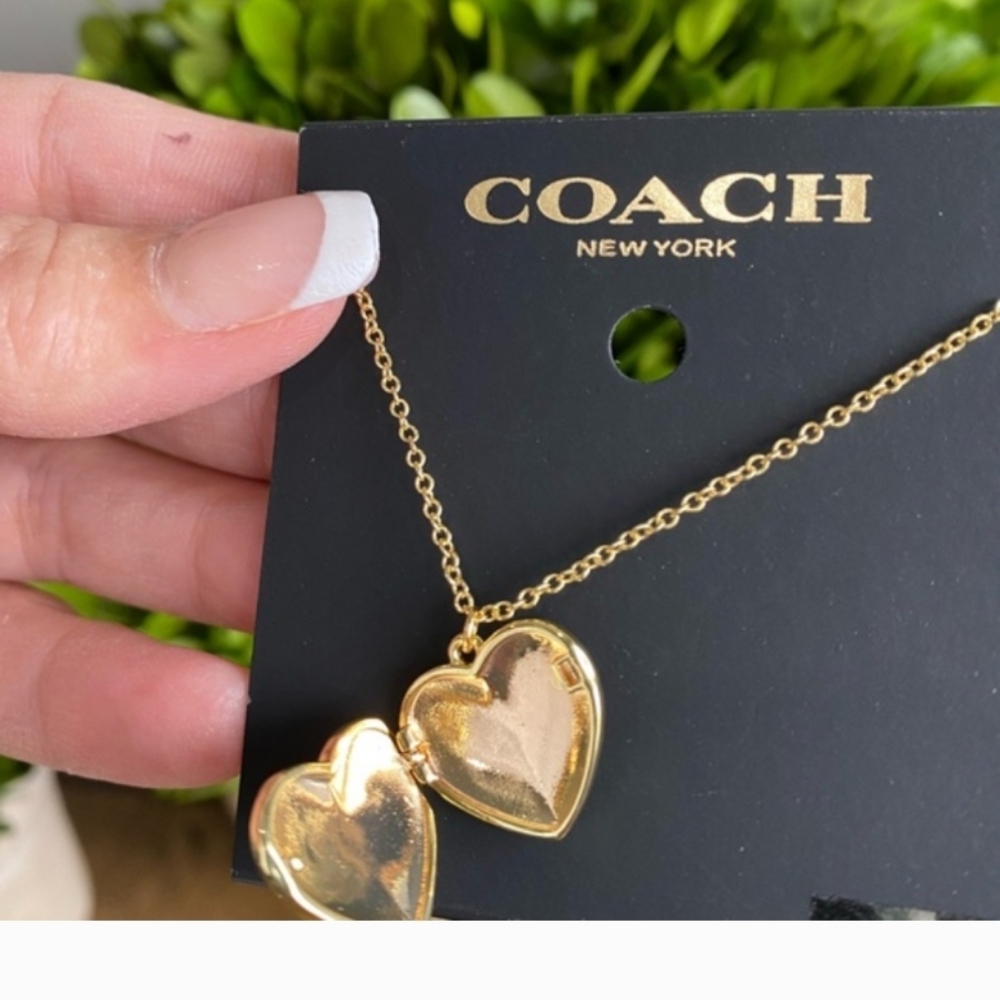 NEW NWT COACH red heart enamel Signature C locket pendant necklace - Picture 2 of 2